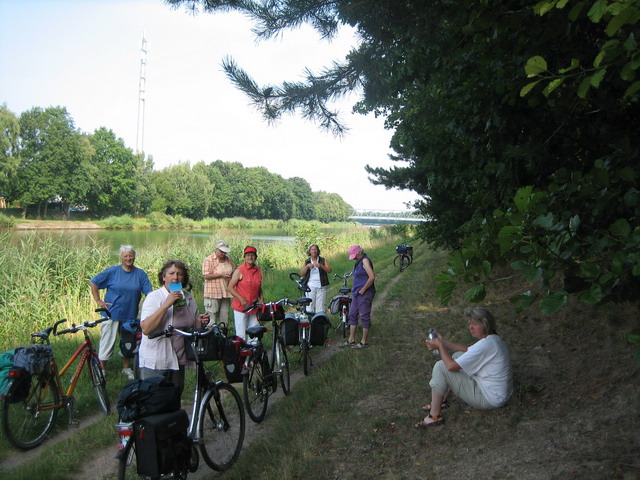 Trinkpause am Mittellandkanal!