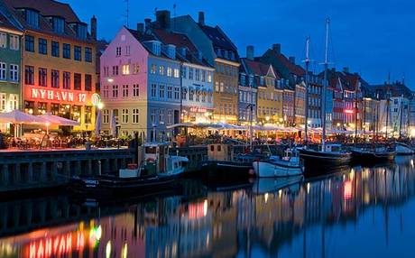 Nyhavn am späten Abend