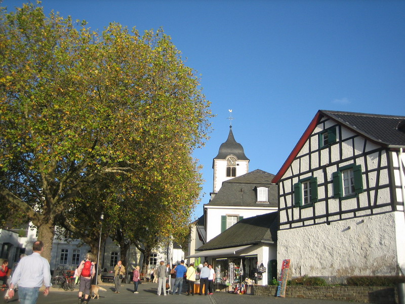 ...auf dem freien Platz vor dem Rathaus