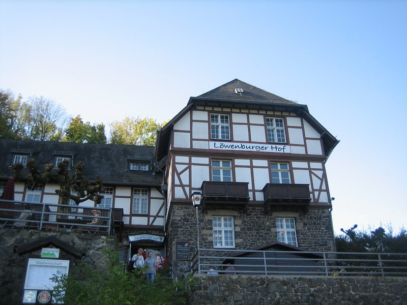 Mittagsrast im Löwenburger Hof